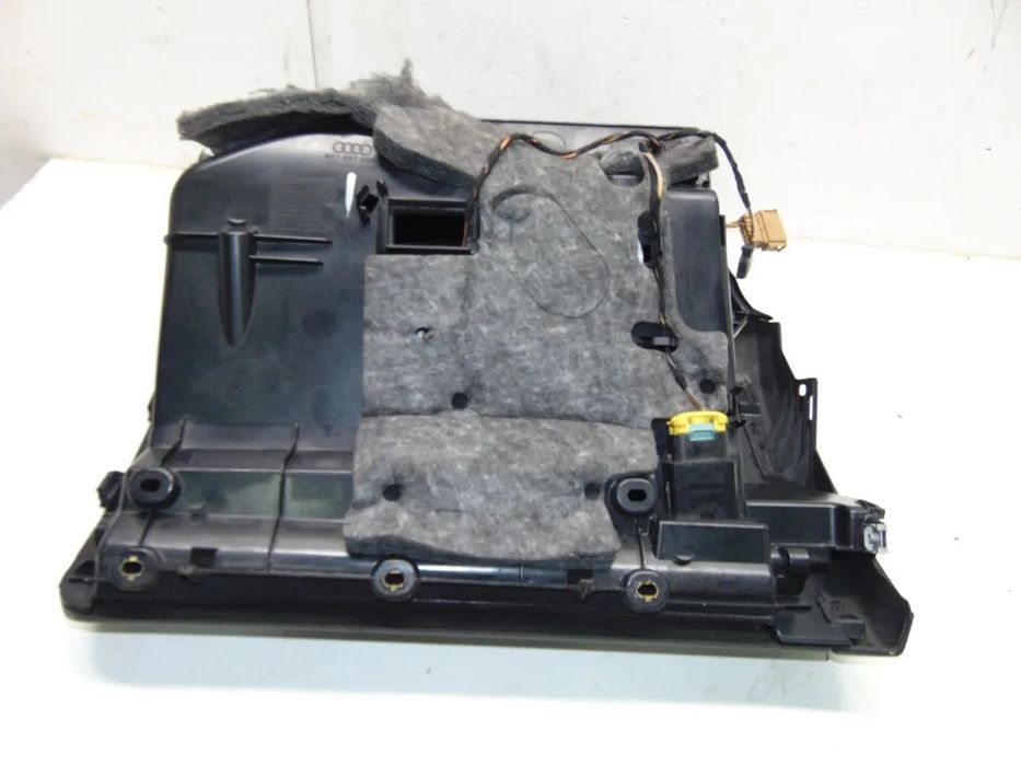 Audi A4 carrinha porta luvas