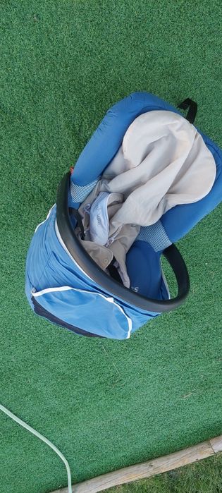 Berço para bebé azul