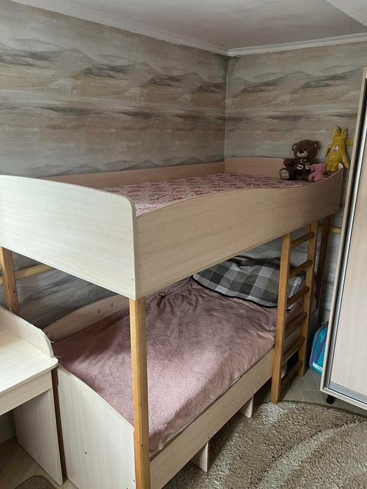Двухповерхове ліжко в ідеальному стані