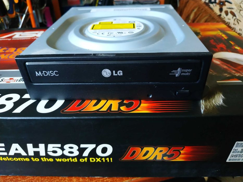 DVD-rom привод Sata