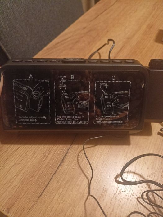 Radio budzik z projektorem