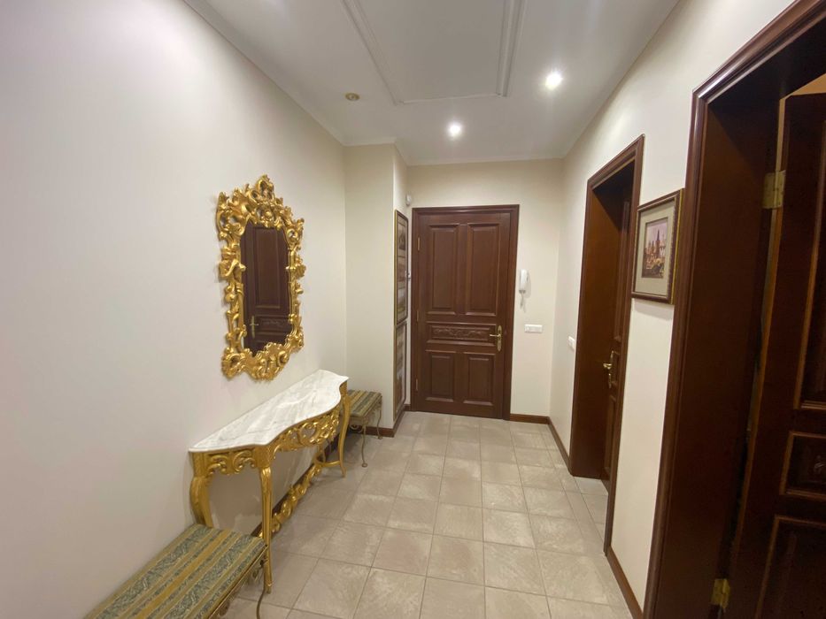 Оренда, вул. Михайлівська, 4 к. 180 м2, від господині, шикарна