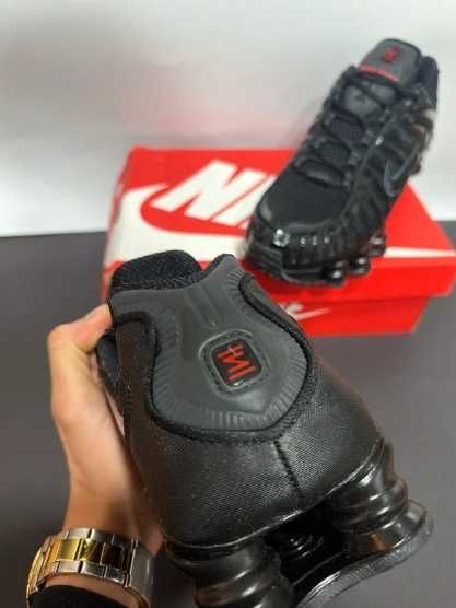 Pasuje bardzo dobrze do ubrań. Rozmiar.36