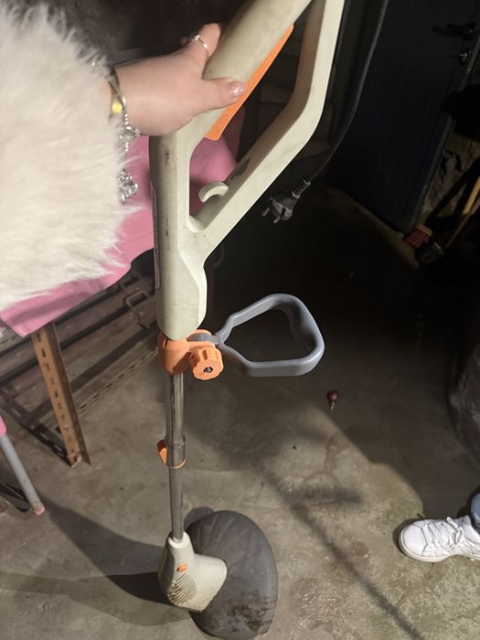 Cortador de relva eletrico