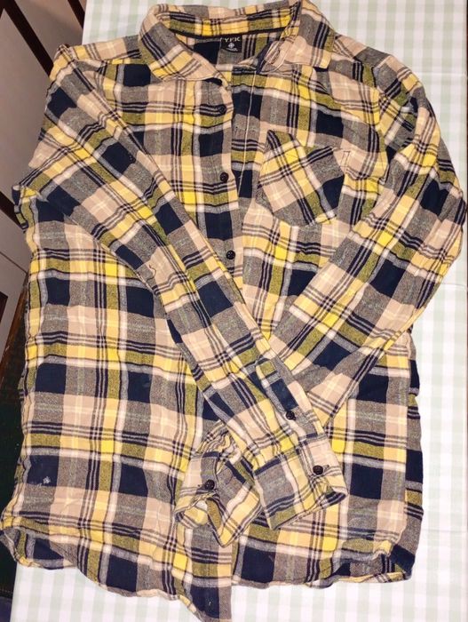 Легка кофта на весну/осінь.