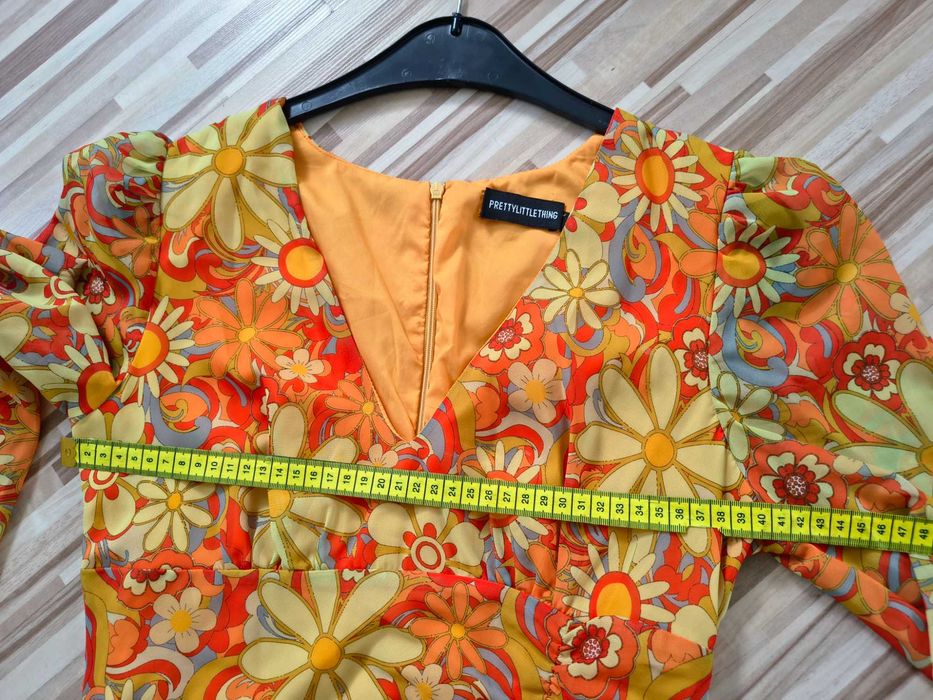 Kwiatowa sukienka w letnich barwach, szyfonowa, elegancka, S