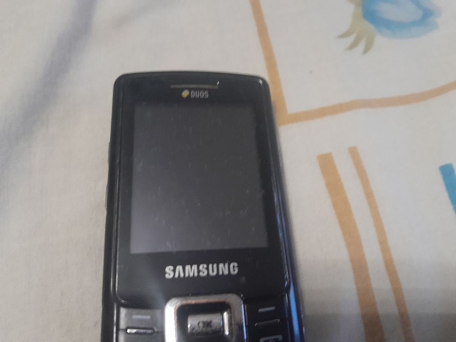 Мобильный телефон Samsung