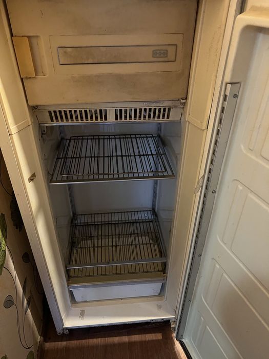 Холодильник зіл