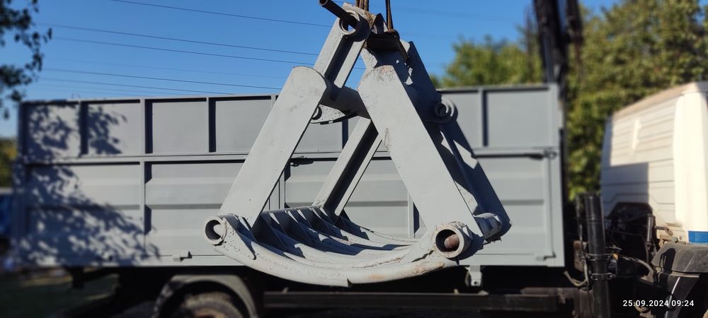 Продам маніпулятор-навантажувач + ковші