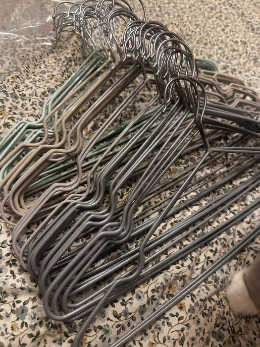 Wieszaki na  ubrania metalowe 40 sztuk