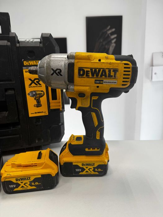 klucz udarowy Dewalt DCF899H z dwoma akumulatorami walizka i ładowarką