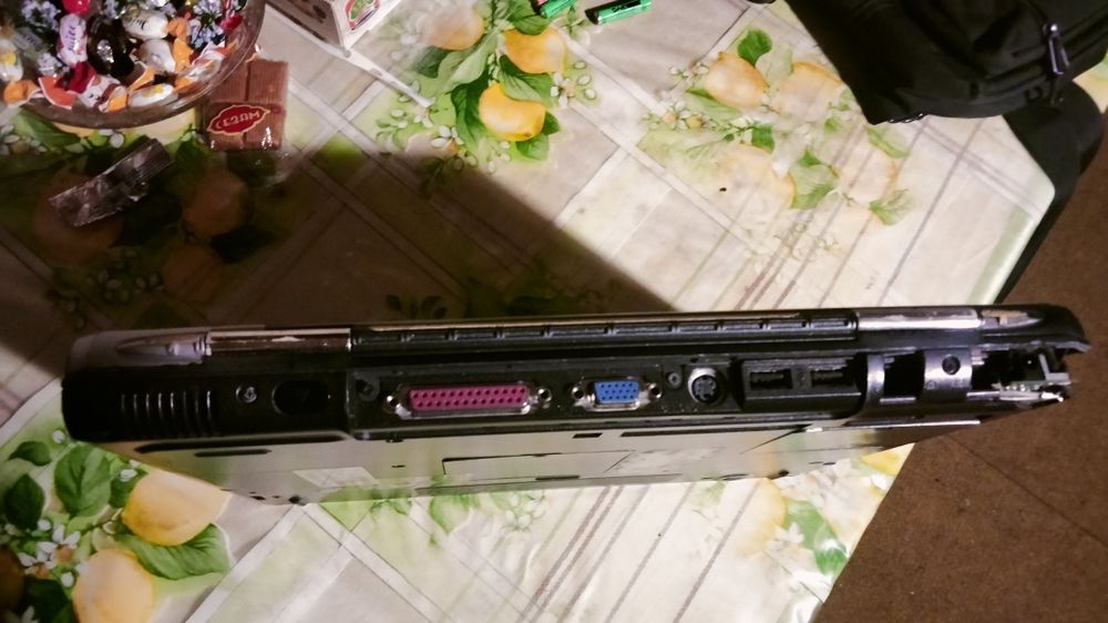 Продам ноутбук на запчасти