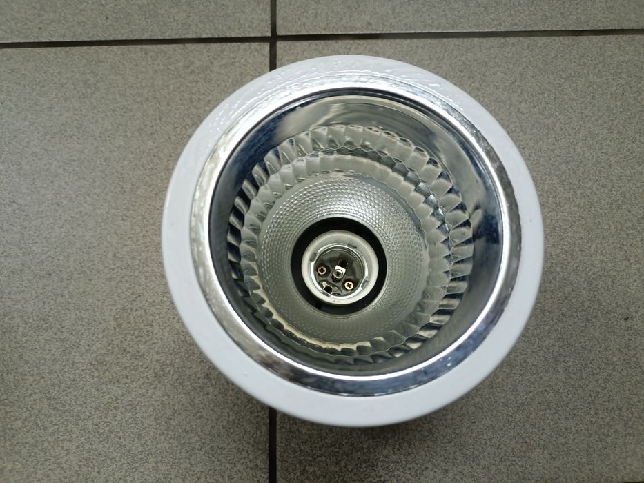 Kinkiet swiatla biały