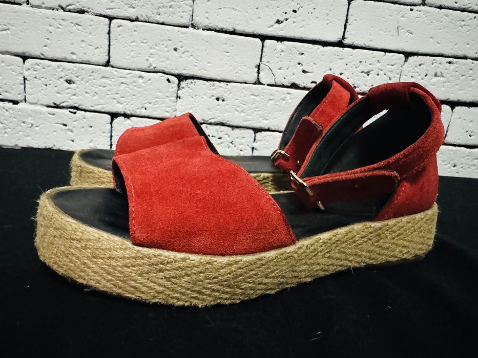 Босоножки замшевые