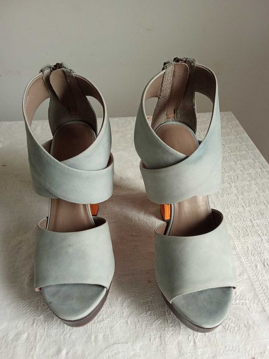 Sandálias de plataforma de salto alto