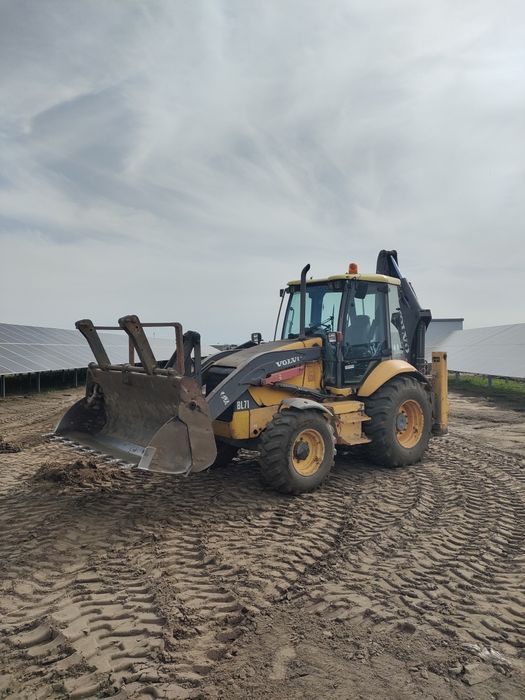 Roboty ziemne koparko-ładowarką minikoparka wyburzenia rozbiórki