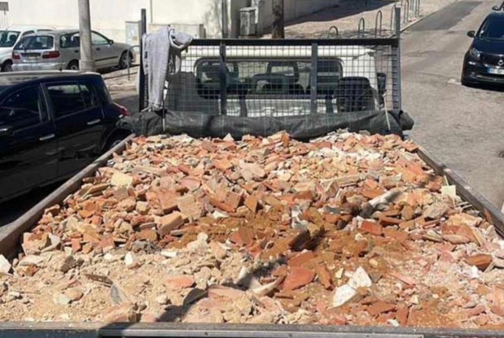 ALMADA SEIXAL SESIMBRA carrinhas demolições limpezas c/recolha de lixo