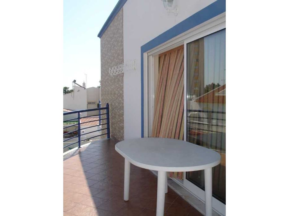 T1 - 5 pessoas,70 metros da praia Piscina e estacionamento. DESDE