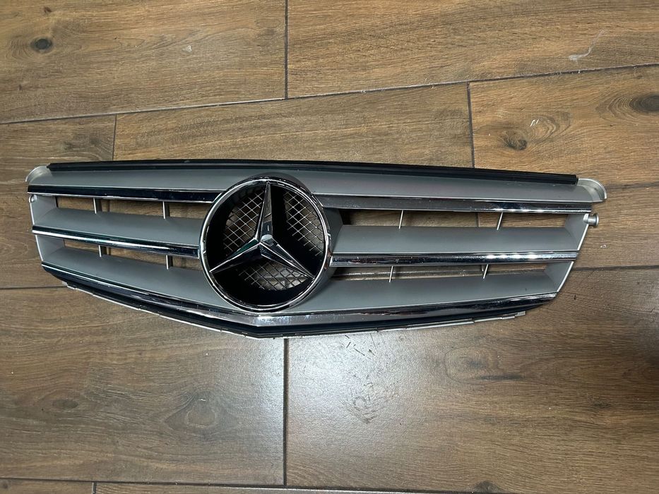 GRILL ATRAPA MERCEDES W204 AMG A2048800023 IGLA ORG