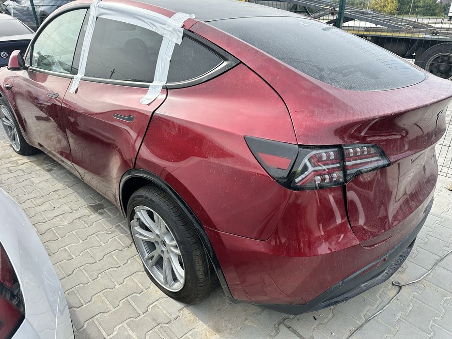 Tesla model Y DM 2024