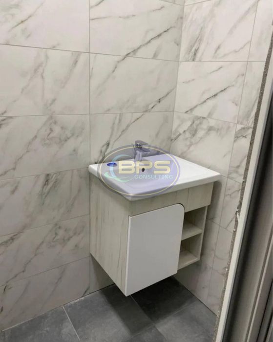 Здам фасадне приміщення 65 м² на Капітана Кузнєцова, 110/114