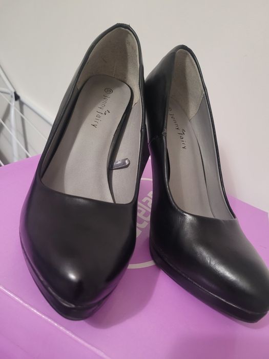 Czarne buty na obcasie