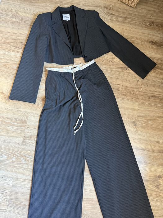 Костюм Zara сірий у смужку