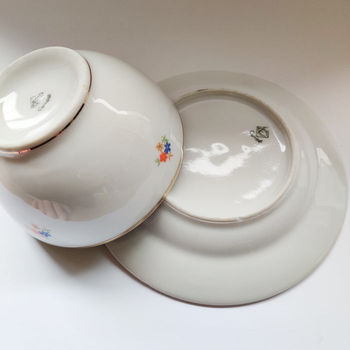 Tigela com pires fábrica do Candal motivos florais