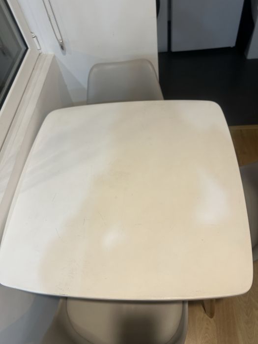 Mesa branca de refeiçao 80cm x 80 cm