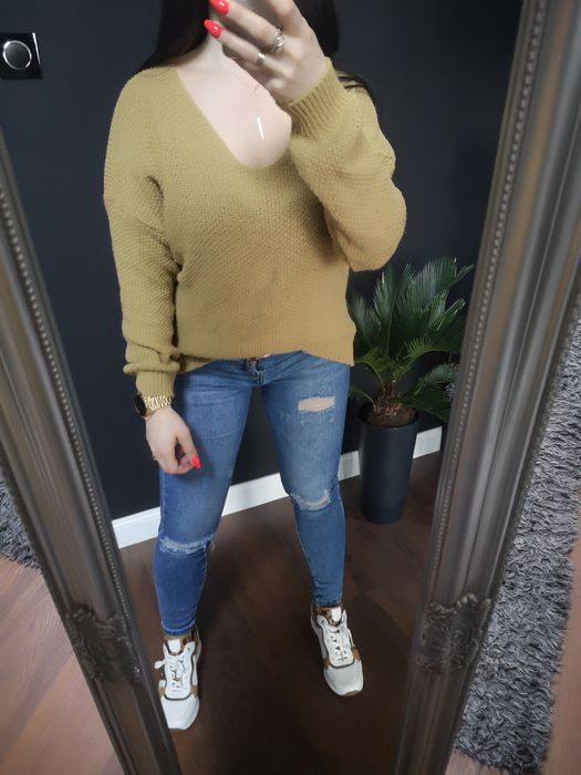 Muszatardowy sweterek uni