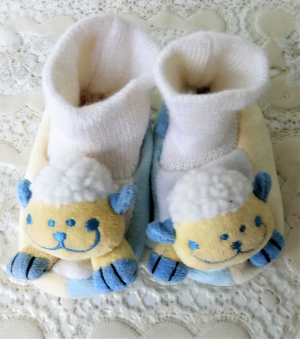 Продам голубые пинетки-топы-носочки с ограничителями, цена -50 грн.