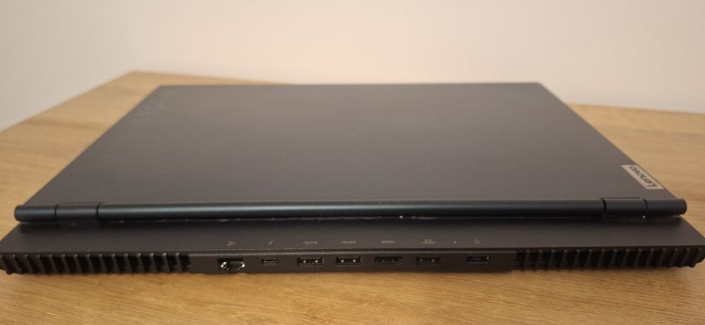 Laptop Lenovo Legion 5 uszkodzony