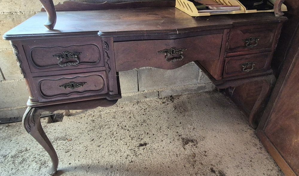 Móveis antigos para venda