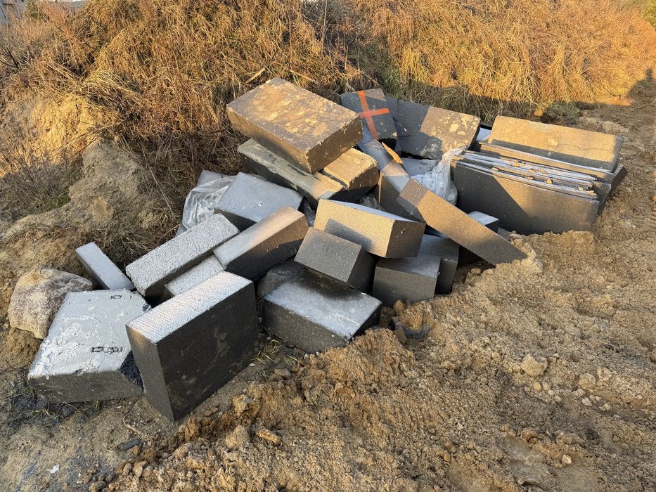 Styropian grafitowy 20cm lambda 0,31 ścinki po elewacji - okolo 8m3