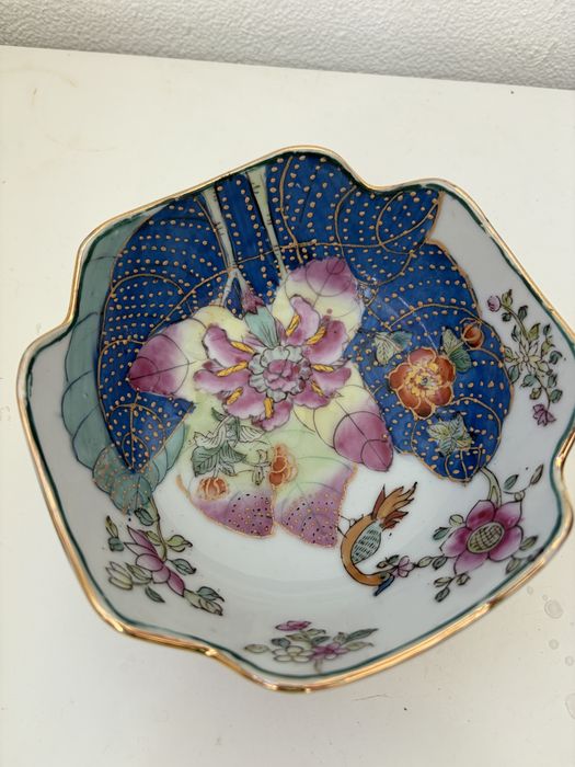 Uma taça porcelana chines antiga