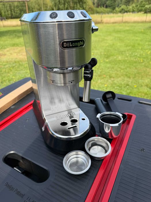 DeLonghi Dedica Style EC685.M ekspres kolbowy komplet