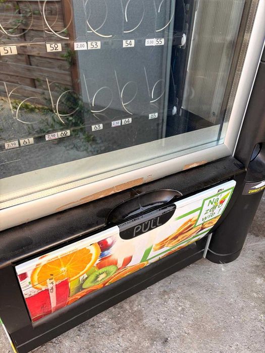 Automat vendingowy Necta Snakky 6-30 + wrzutnik CashFlow 690