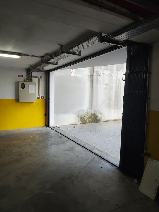 Vendem-se 2 lugares de garagem fechados em Lordelo, Paredes