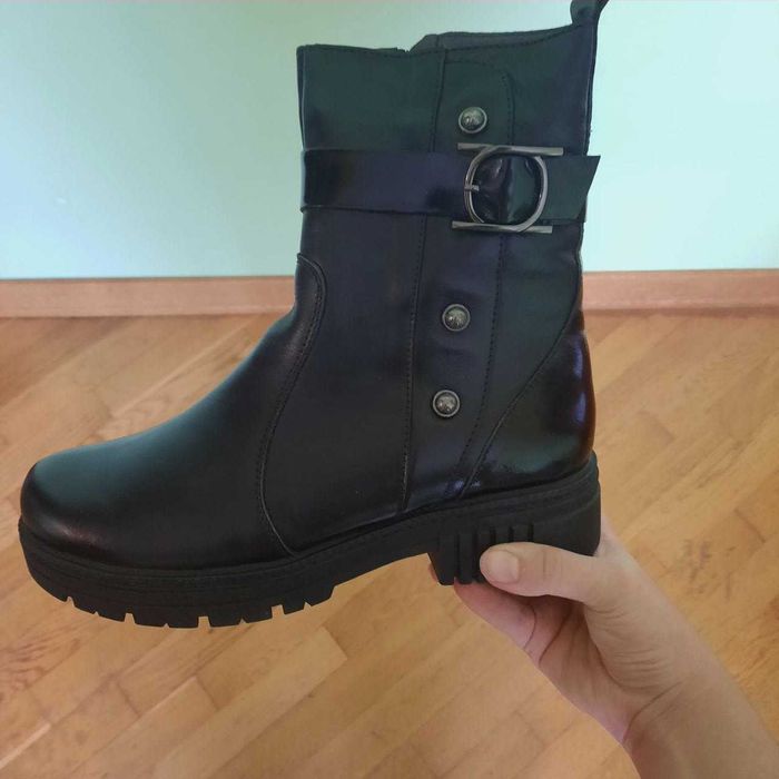 Стильні чорні жіночі черевички на осінь та зиму