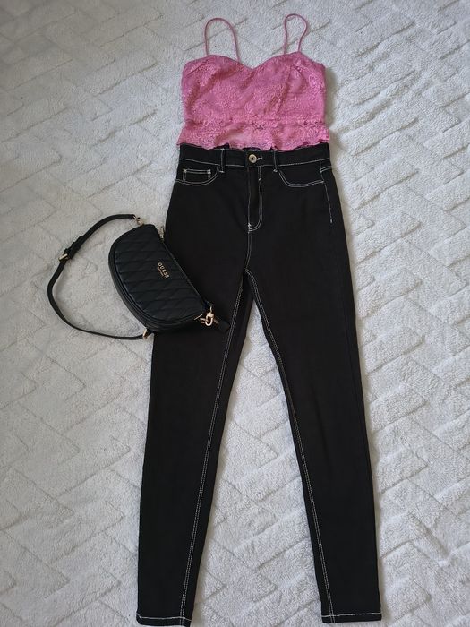 Czarne spodnie jeansowe Bershka rozmiar 38 wysoki stan przeszycia