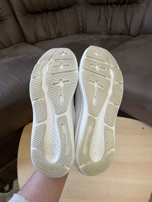 Чоловічі кросівки Under Armour Charged Pursuit 3