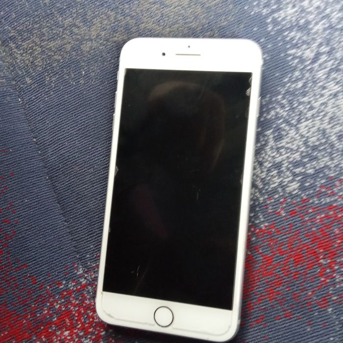 iPhone 7 Plus with some signs of use64297743896707121