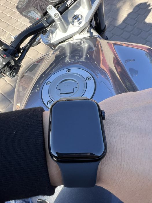 apple watch SE2 44 mm LTE