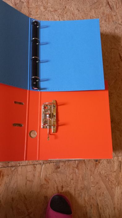 Metalowy kosz na śmieci,segregatory