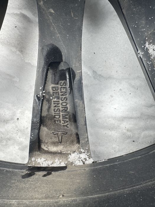 Продам диски та резину R 20 tesla Y , 3