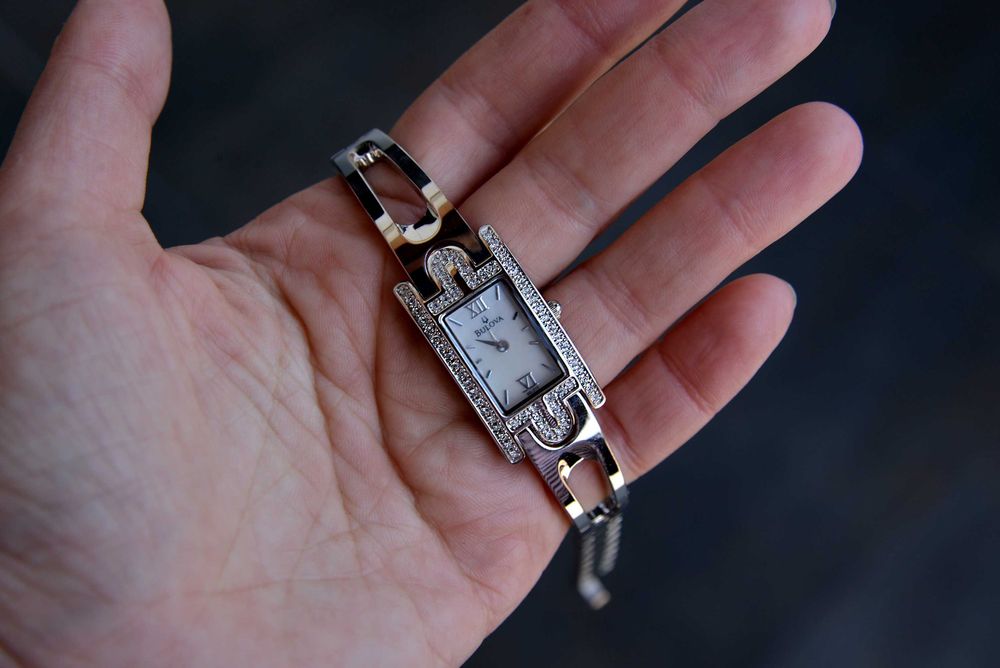 Вінтажний годинник браслет з цирконами bulova, вінтаж стиль cartier