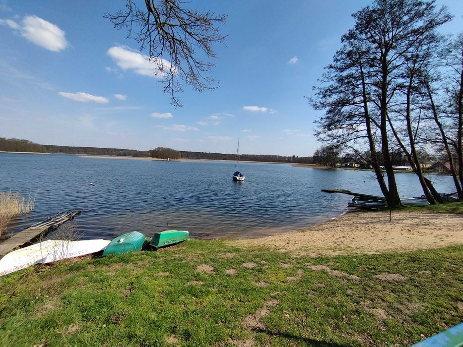 Domek nad Jeziorem Niesłysz w pierwszej lini brzegowej