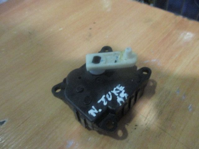 Motor da comporta da sofagem NISSAN Juke (F15)