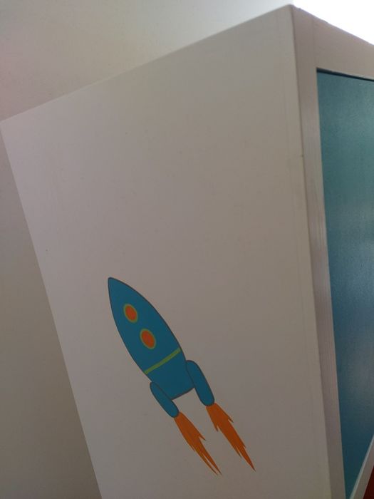 Estante e mesa de cabeceira criança Cristiana Resina