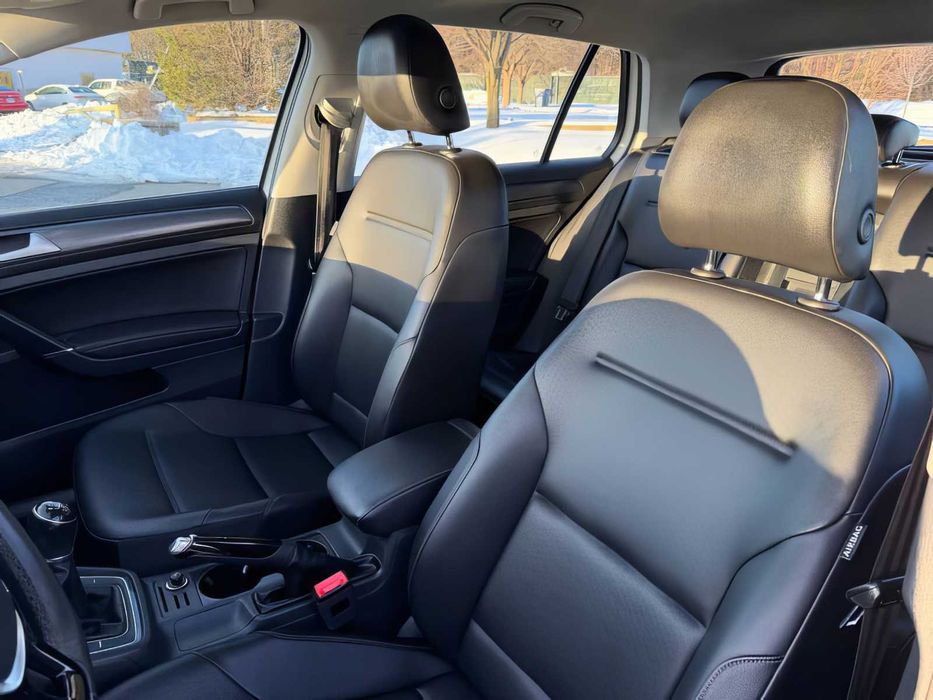 Volkswagen Golf      2020